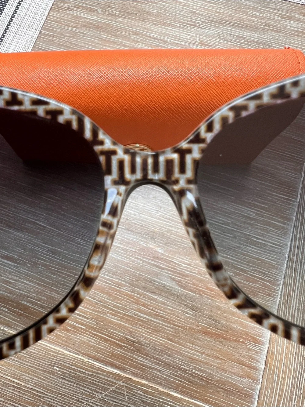 Tory Burch Black Oversized Sunglasses w/ Case/Dustbag - Picture 6 of 7